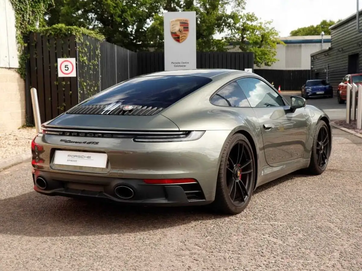 2022-porsche-911-30-carrera-4-gts-coupe-pdk-big-34