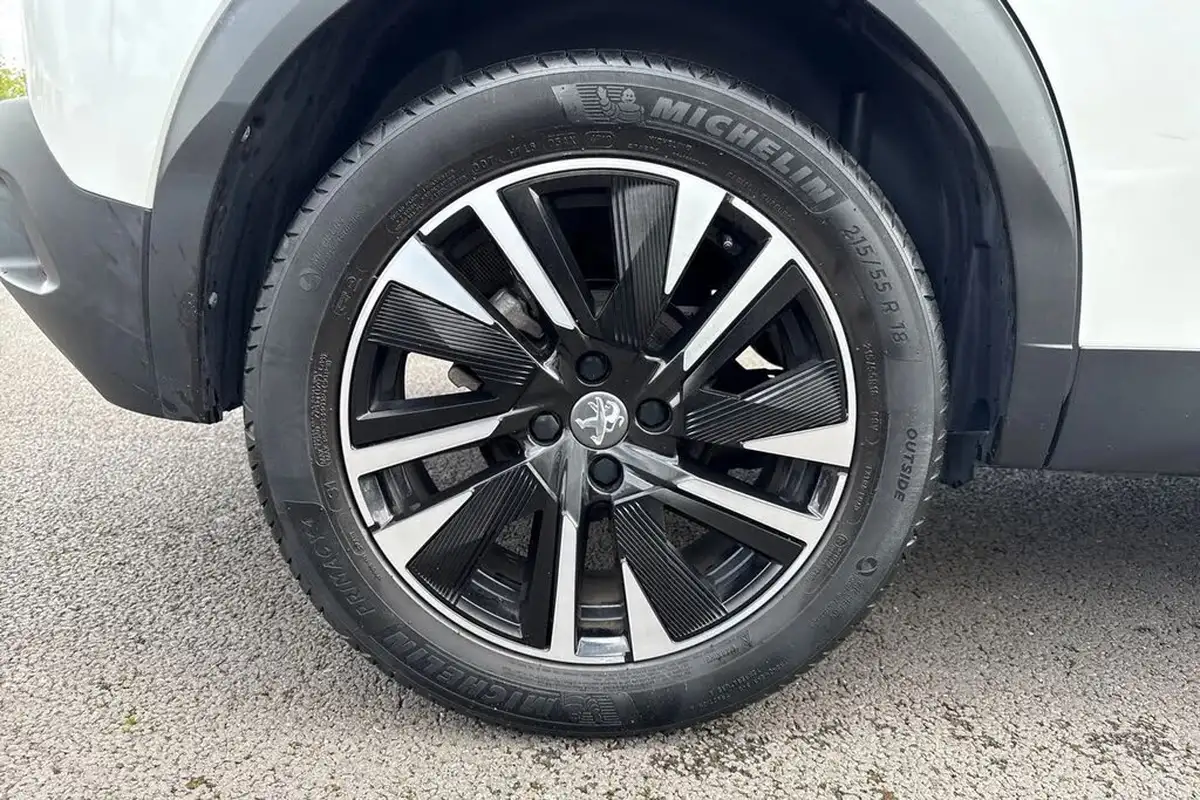2020-peugeot-2008-suv-12-puretech-gt-line-big-10