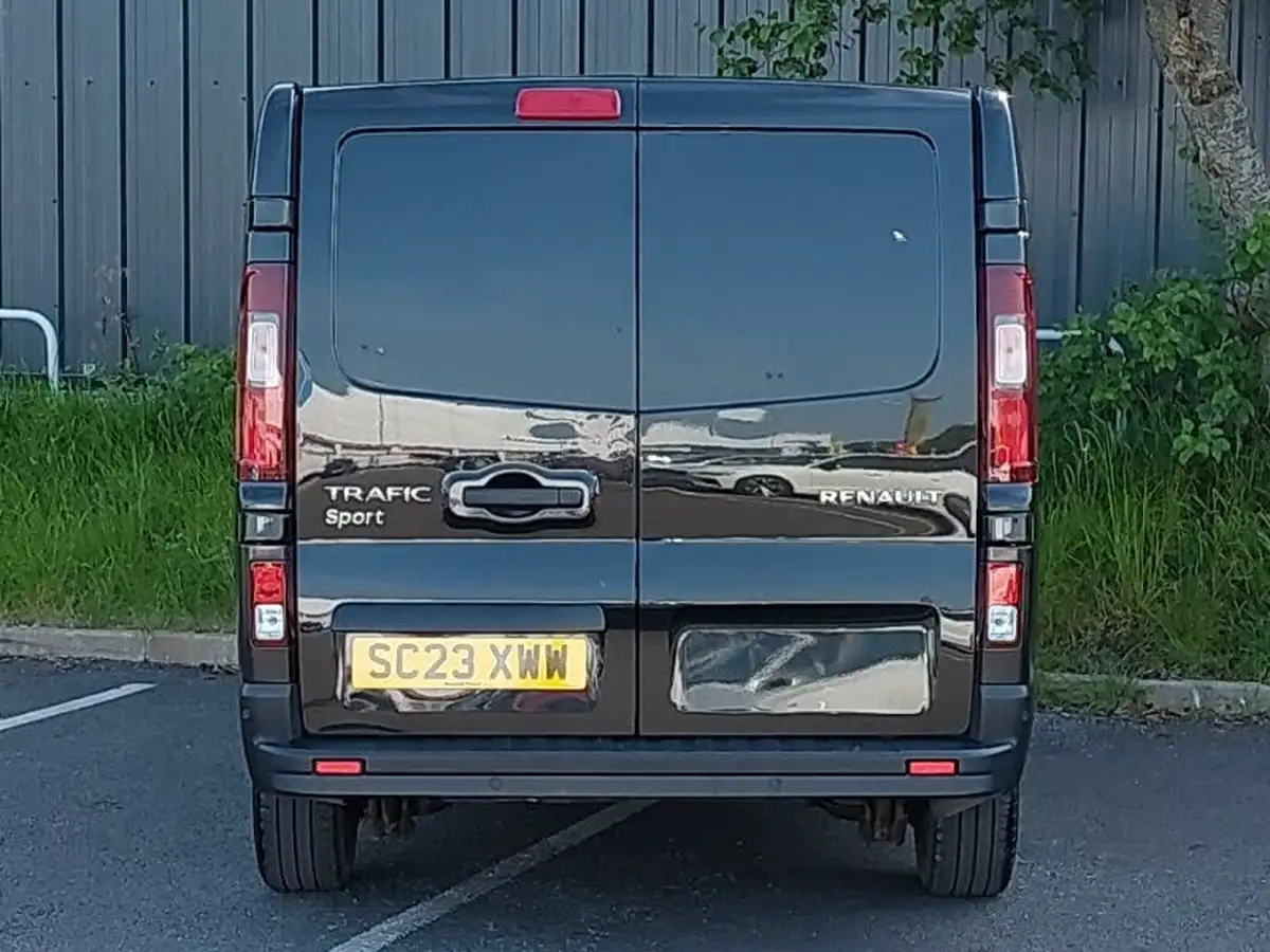 2023-renault-trafic-20dci-sl28-130-sport-big-15