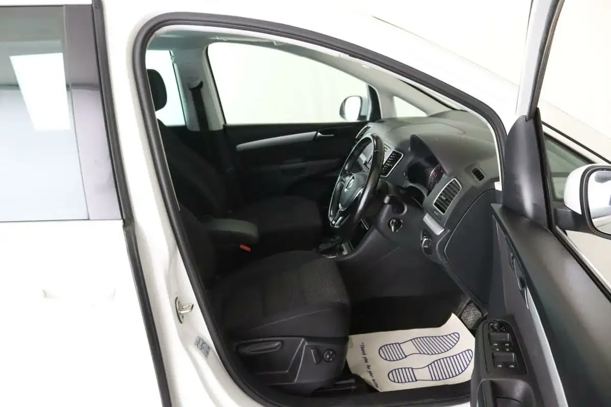 2020-volkswagen-sharan-20tdi-se-nav-150ps-dsg-big-16