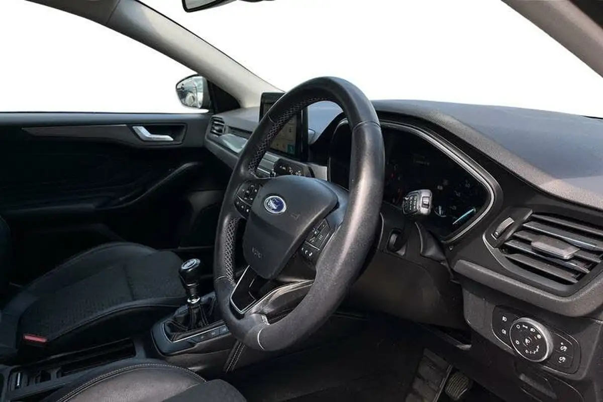 2018-ford-focus-big-8