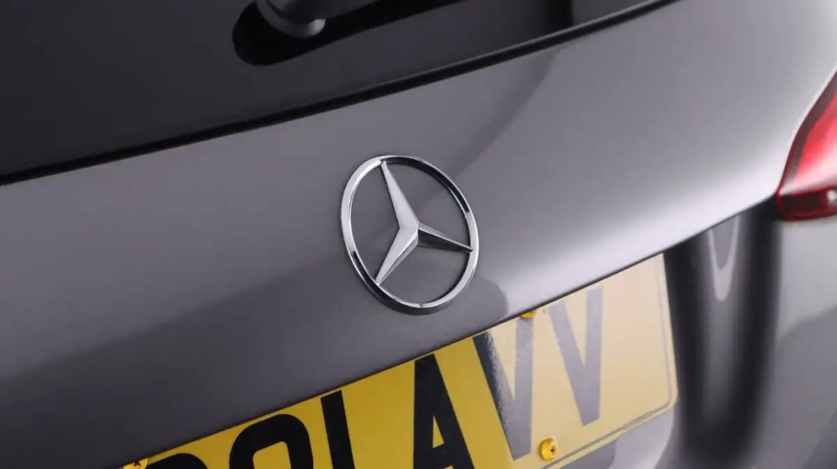 2021-mercedes-benz-a-class-13-a180-amg-line-hatchback-5d-7g-dct-big-19