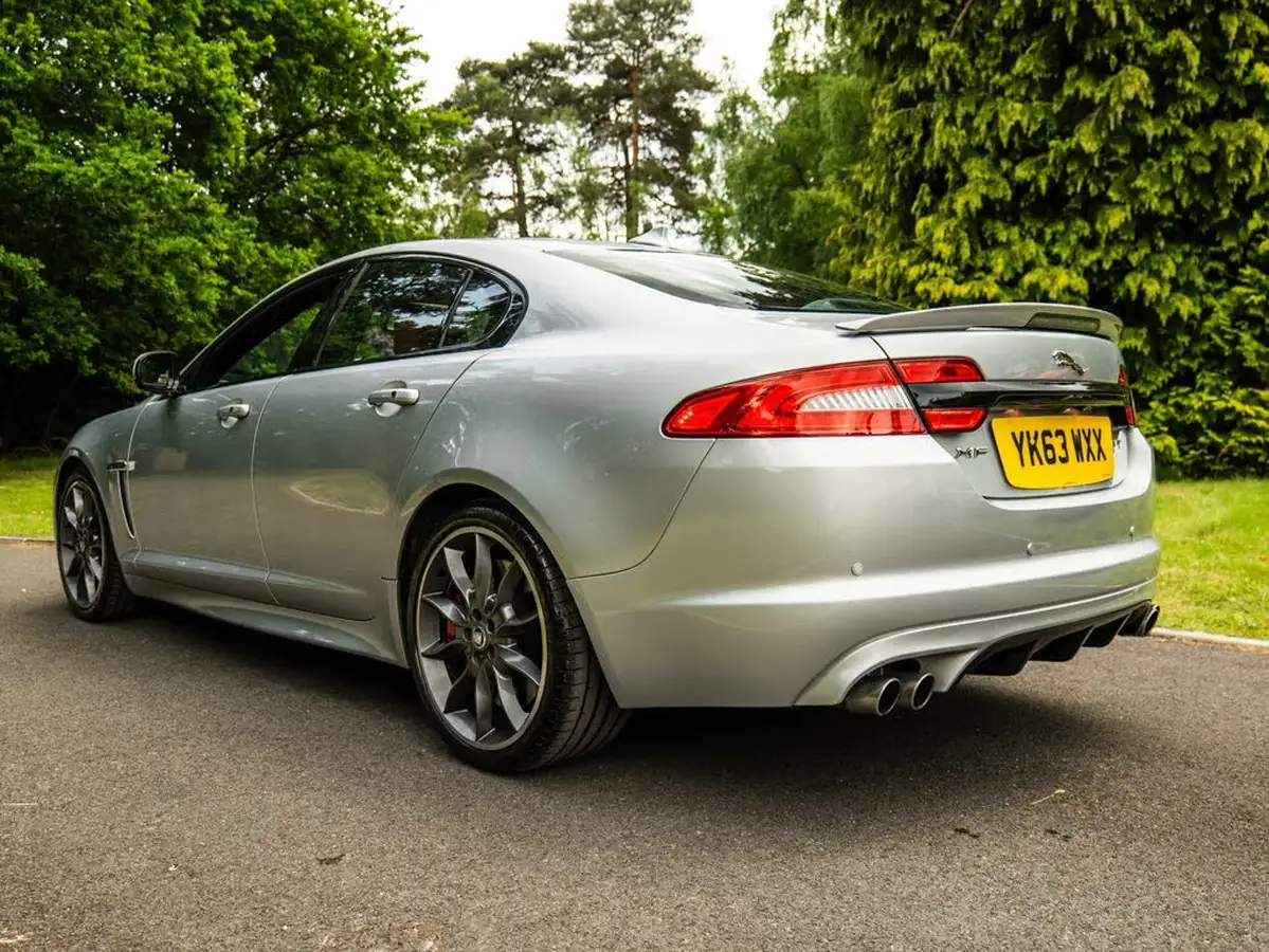 2013-jaguar-xf-50-xfr-big-36