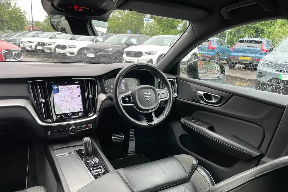 2021-volvo-v60-20-b3-r-design-160bhp-big-31