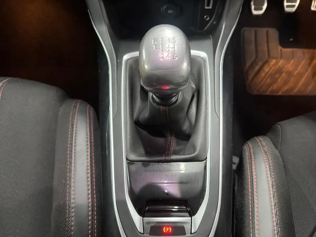 2016-peugeot-308-16-bluehdi-gt-line-big-32