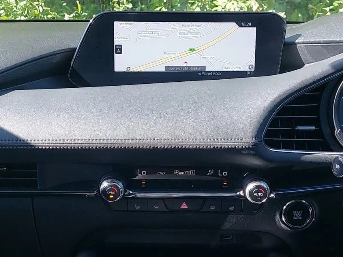 2021-mazda-mazda3-20-sport-lux-186ps-saloon-4d-big-10