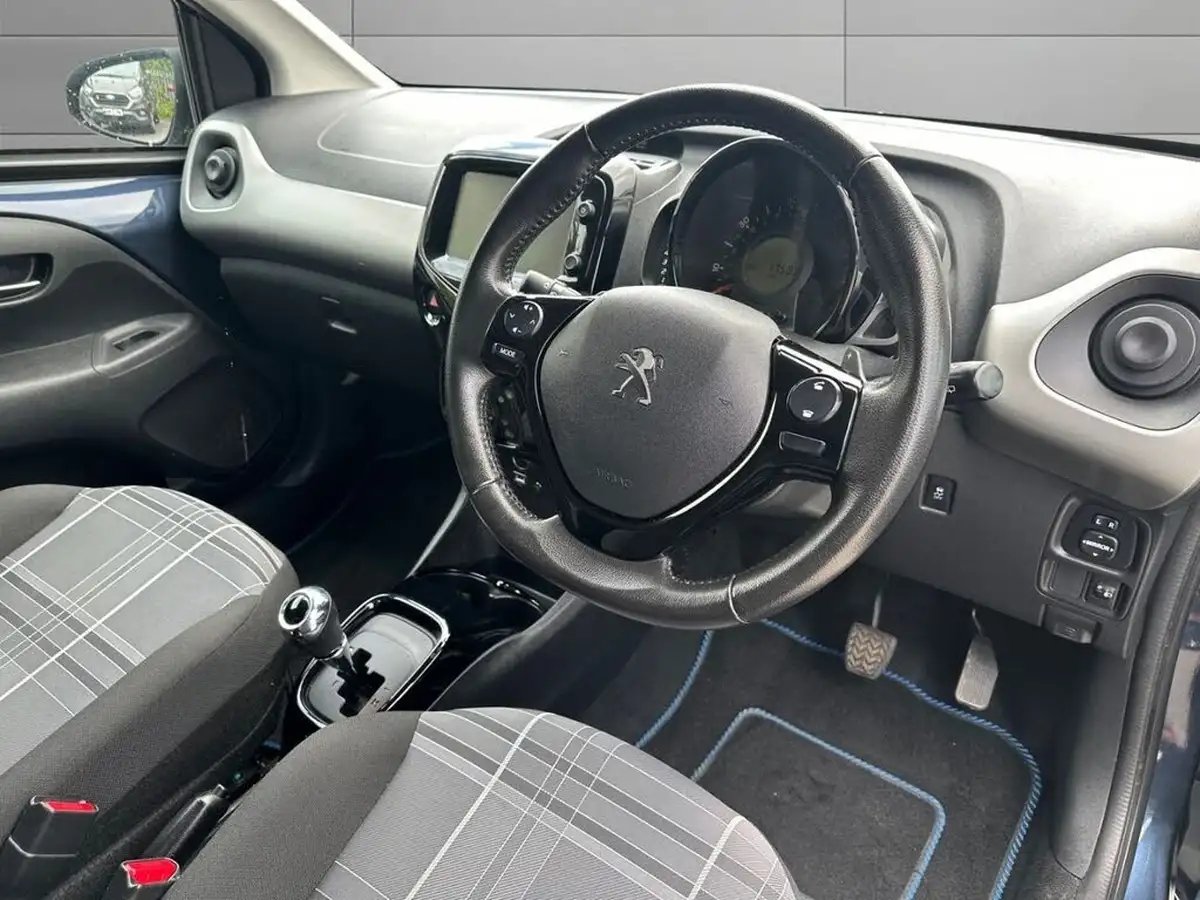 2017-peugeot-108-10-allure-hatchback-big-8