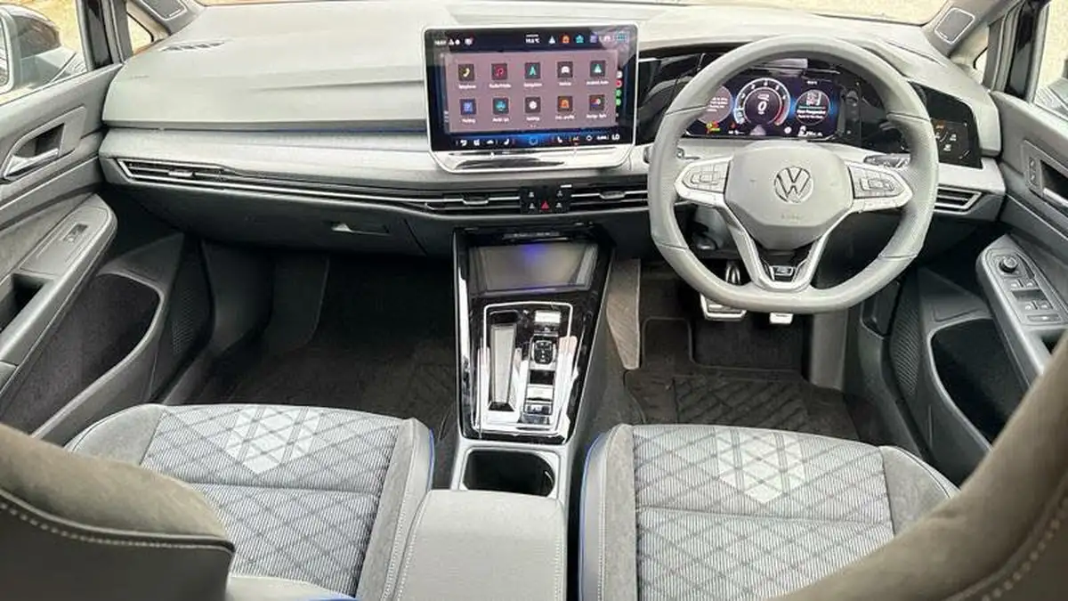 2025-volkswagen-golf-15-etsi-black-edition-big-32