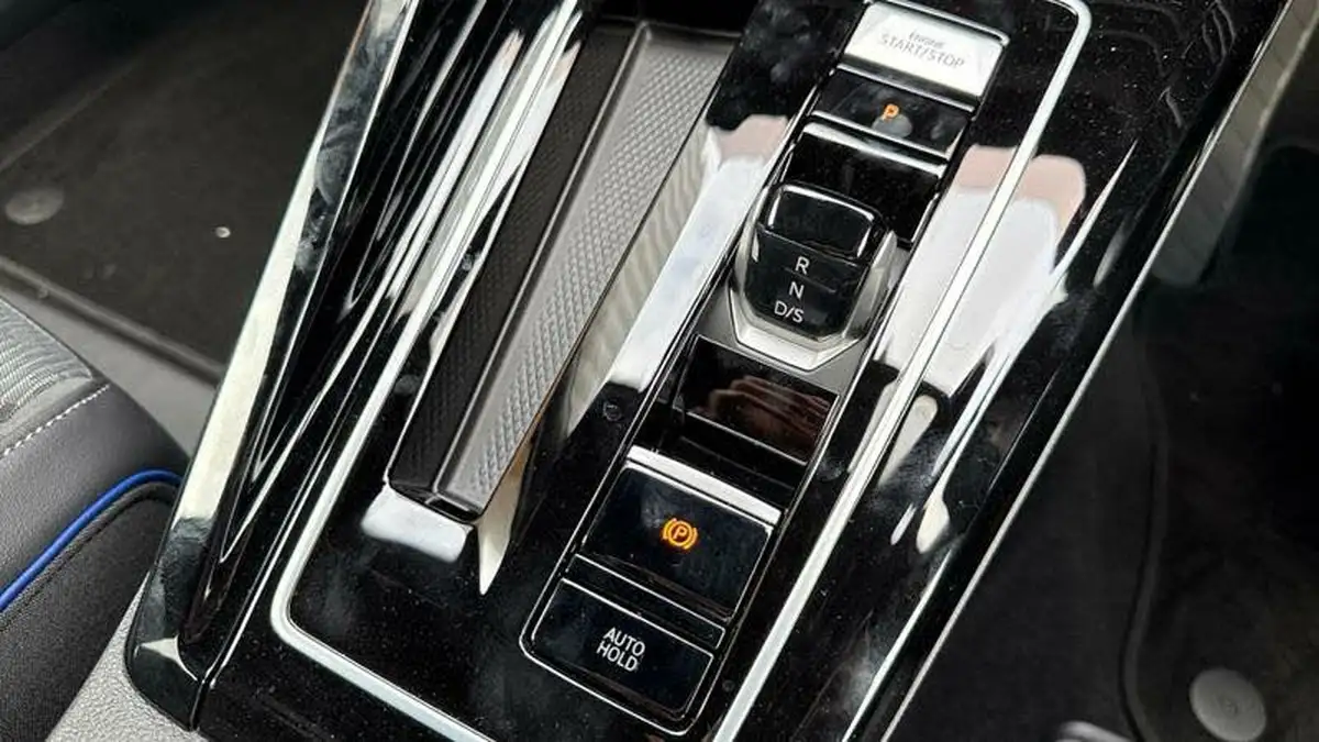 2025-volkswagen-golf-15-etsi-black-edition-big-28