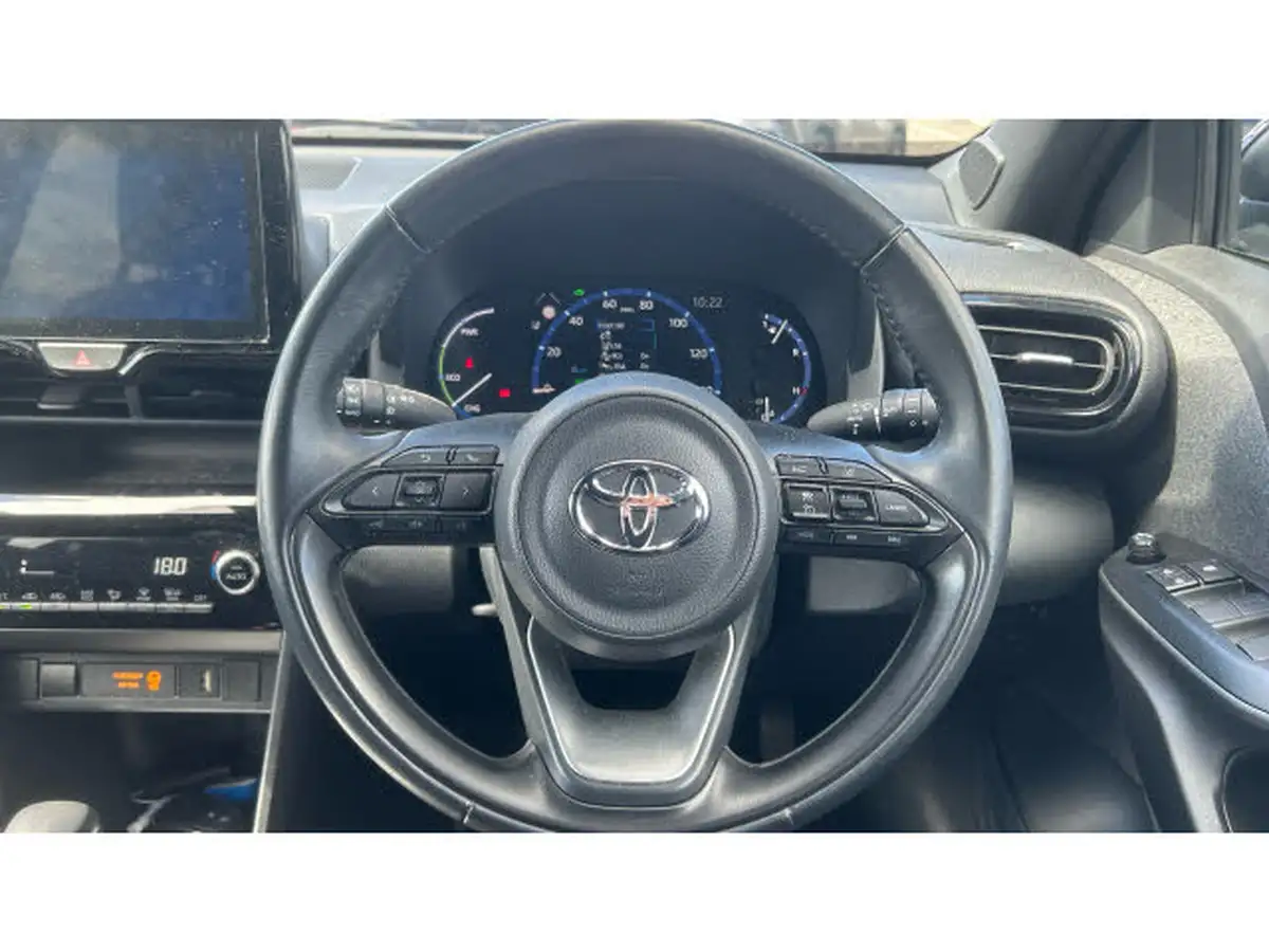 2022-toyota-yaris-15-vvt-i-design-panoramic-roof-big-5