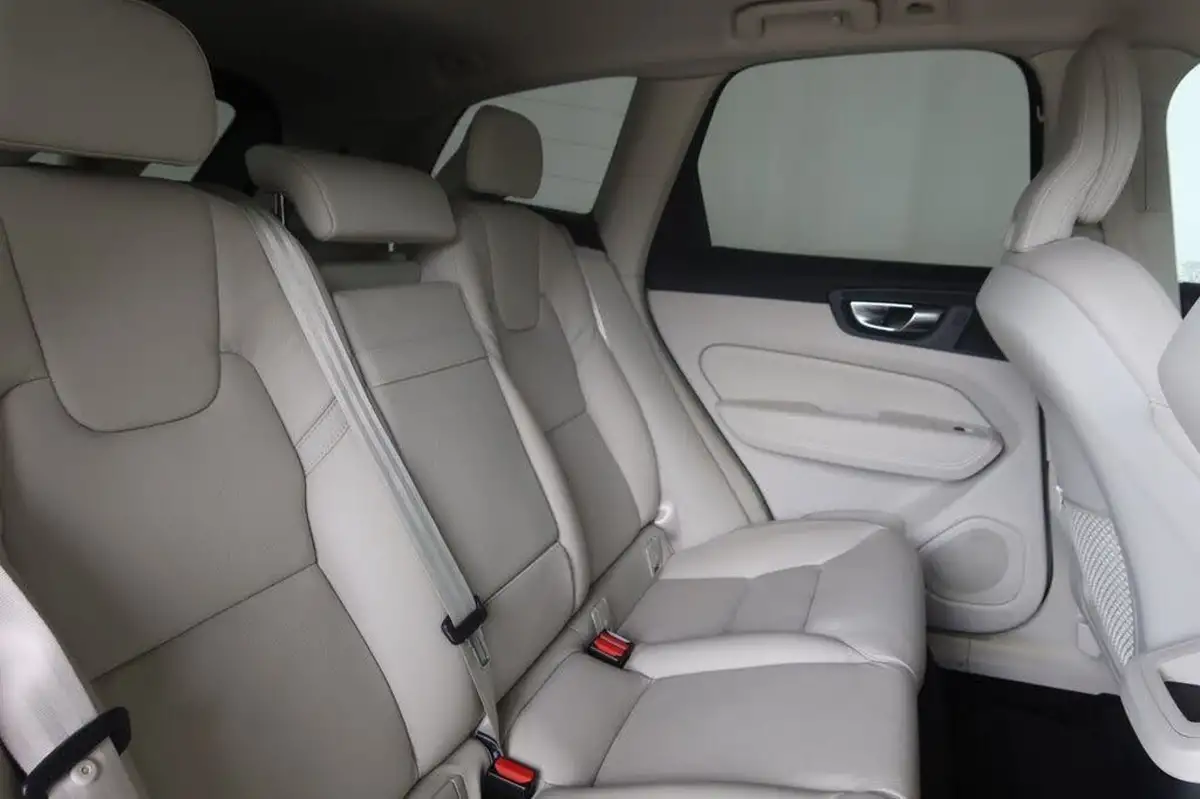 2021-volvo-xc60-20td-b4-momentum-big-11