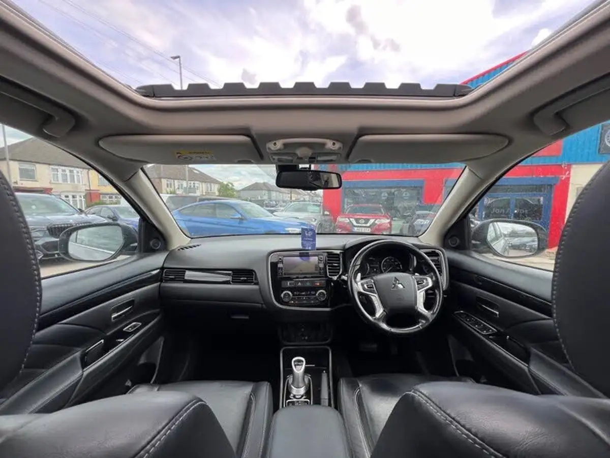 2016-mitsubishi-outlander-20-gx4hs-phev-big-1