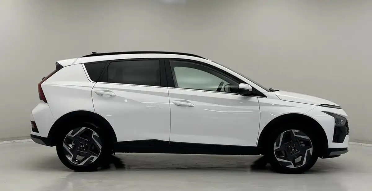 2024-hyundai-bayon-10-t-gdi-premium-100ps-two-tone-roof-big-8