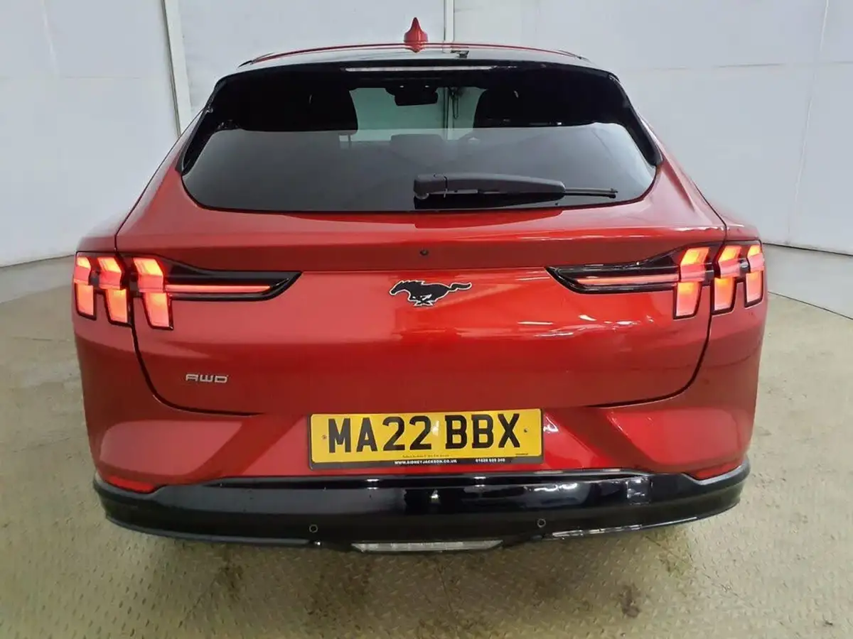 2022-ford-mustang-mach-e-e-standard-range-awd-big-5