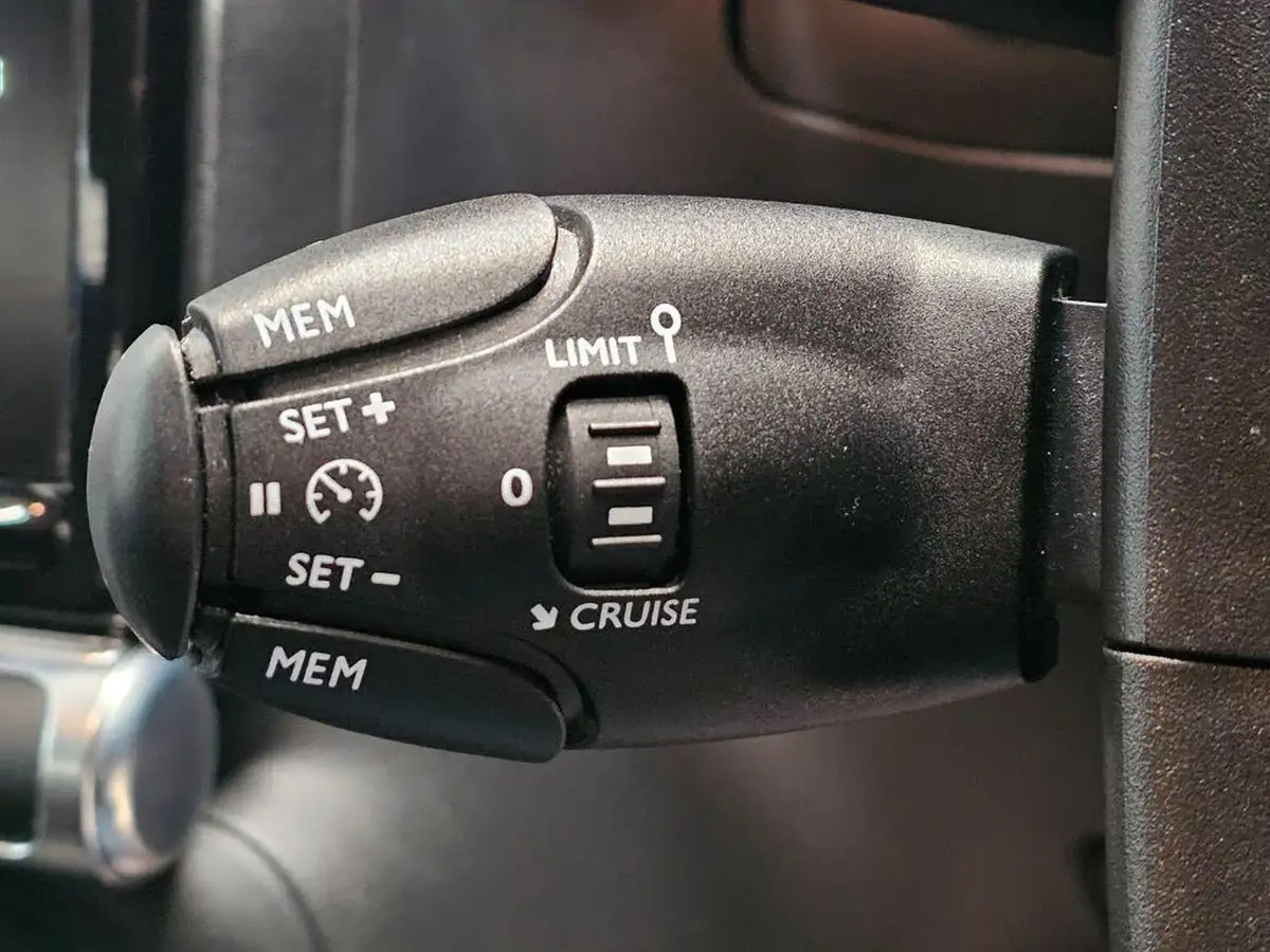 2017-citroen-c3-12-puretech-feel-68ps-big-16