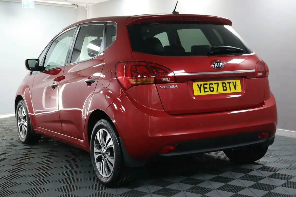 2017-kia-venga-16-4-auto-big-9