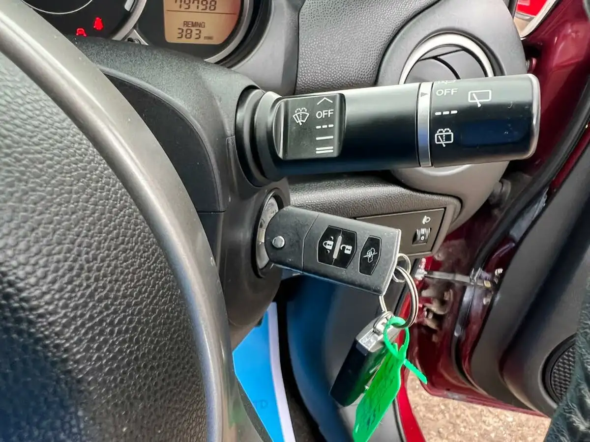 2011-mazda-mazda2-13-takuya-big-27