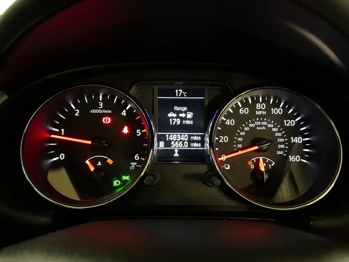 2011-nissan-qashqai2-15td-n-tec-big-27