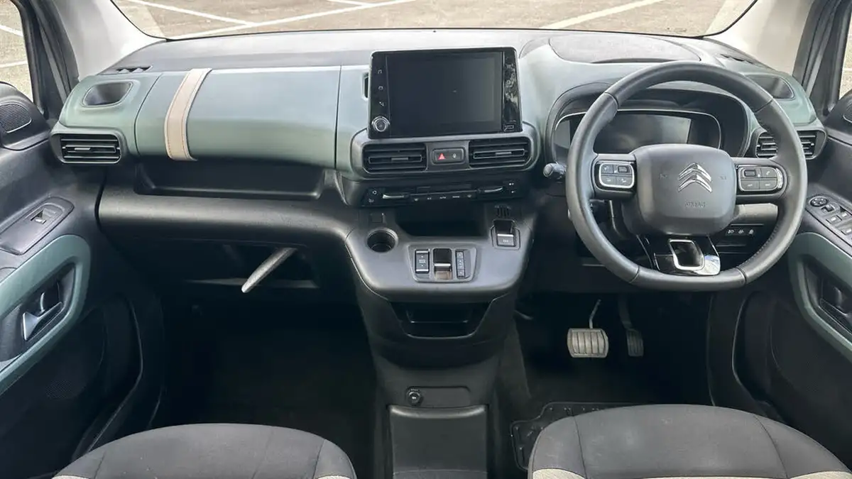 2024-citroen-berlingo-e-flair-xtr-m-size-big-3