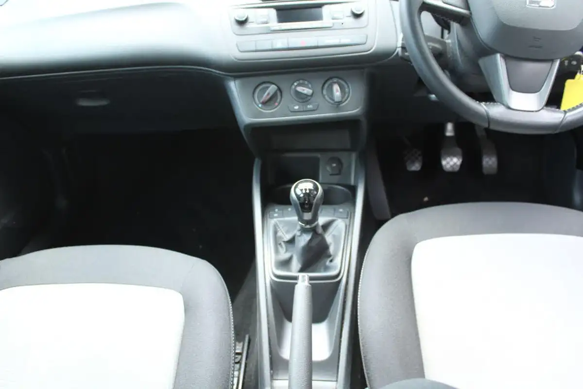 2015-seat-ibiza-14-toca-hatchback-5d-big-5