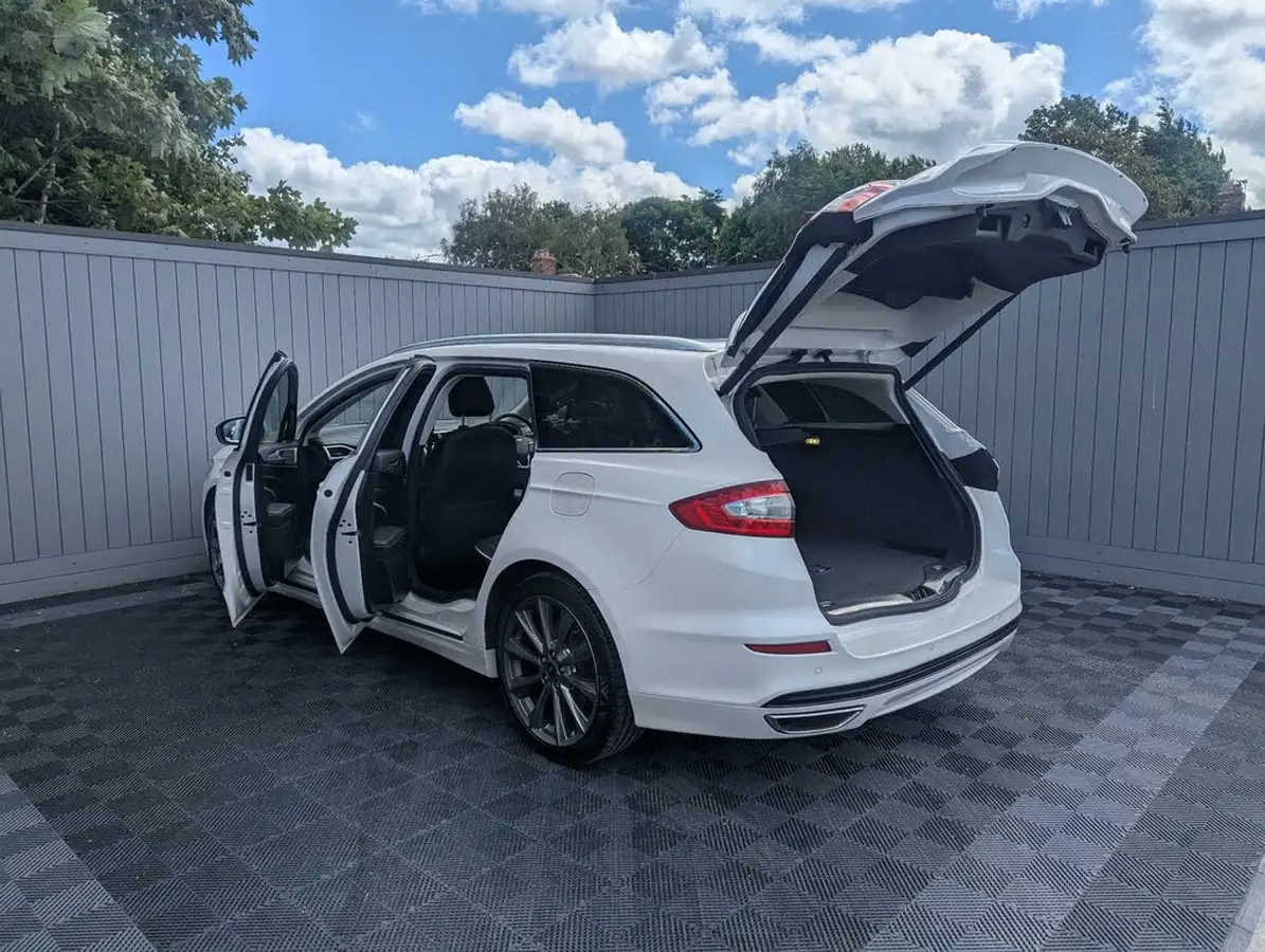 2017-ford-mondeo-20t-vignale-estate-5d-big-18