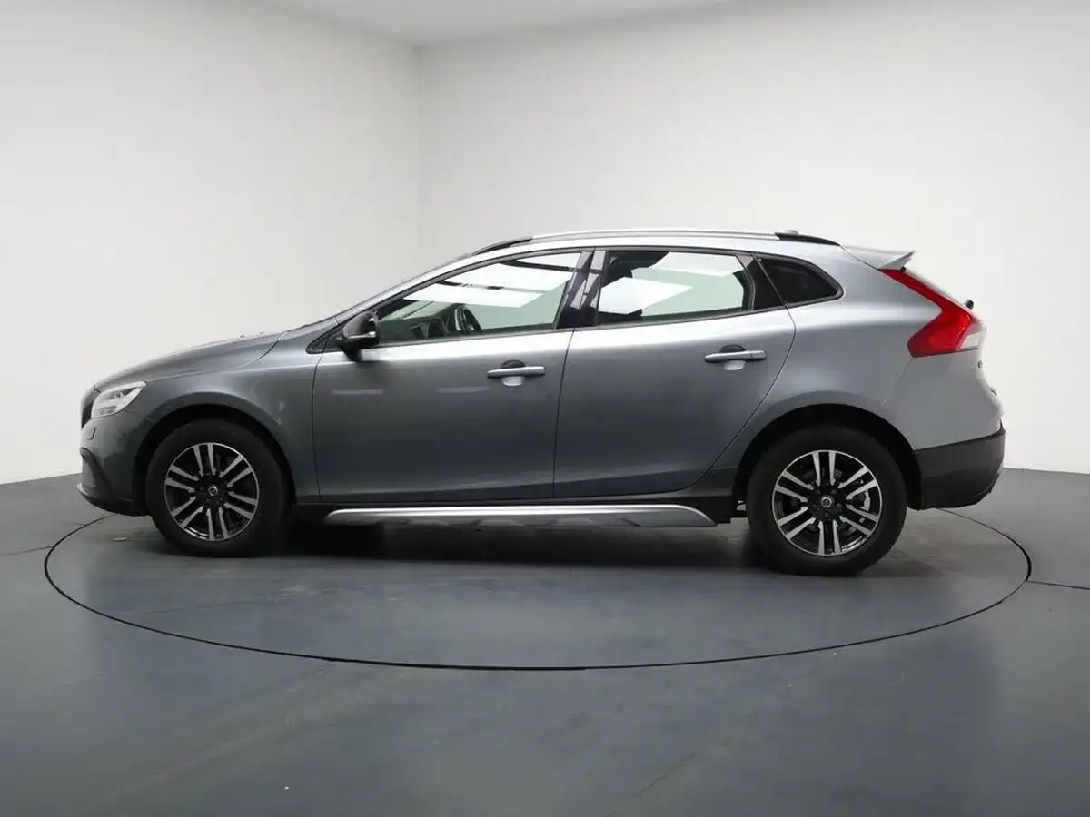 2017-volvo-v40-20-t3-cross-country-nav-plus-big-7