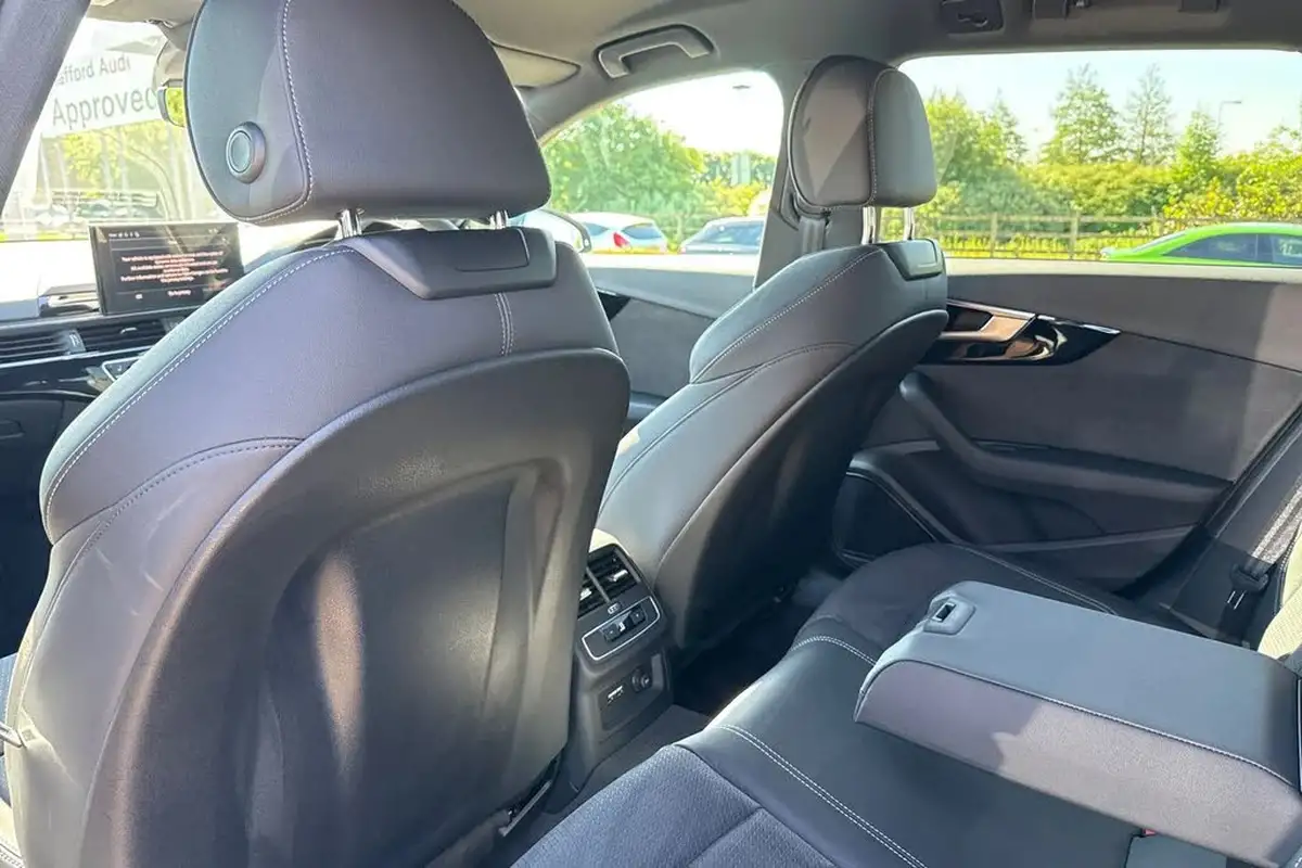 2024-audi-a4-avant-20-35-tdi-black-edition-big-41