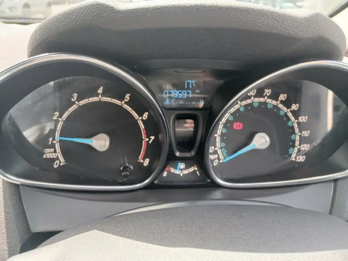 2015-ford-fiesta-10t-zetec-100ps-ecoboost-ss-5d-big-7