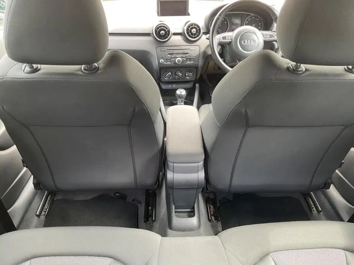 2011-audi-a1-14-sport-tfsi-hatchback-3d-big-30
