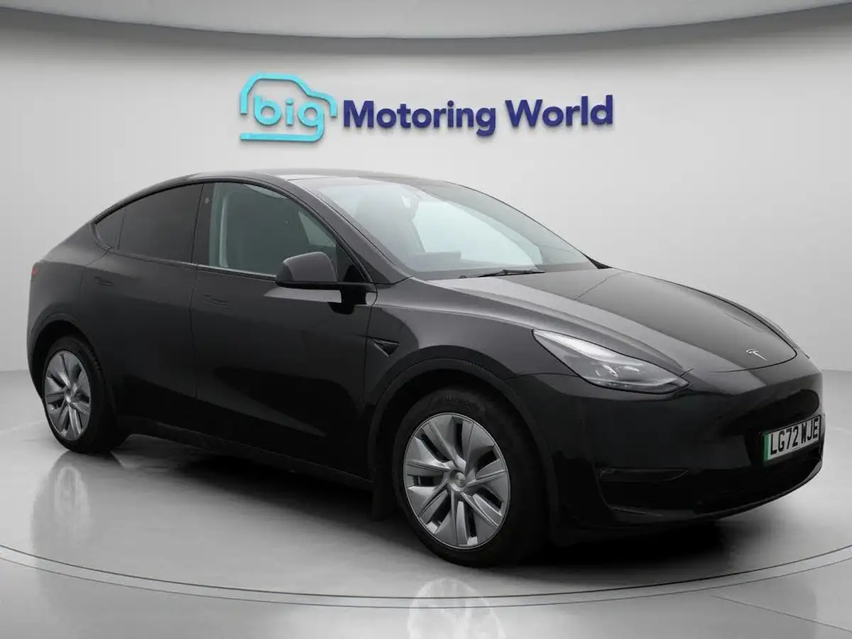 2022-tesla-model-y-e-long-range-big-0