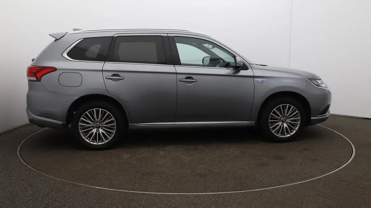 2020-mitsubishi-outlander-24-dynamic-phev-big-48
