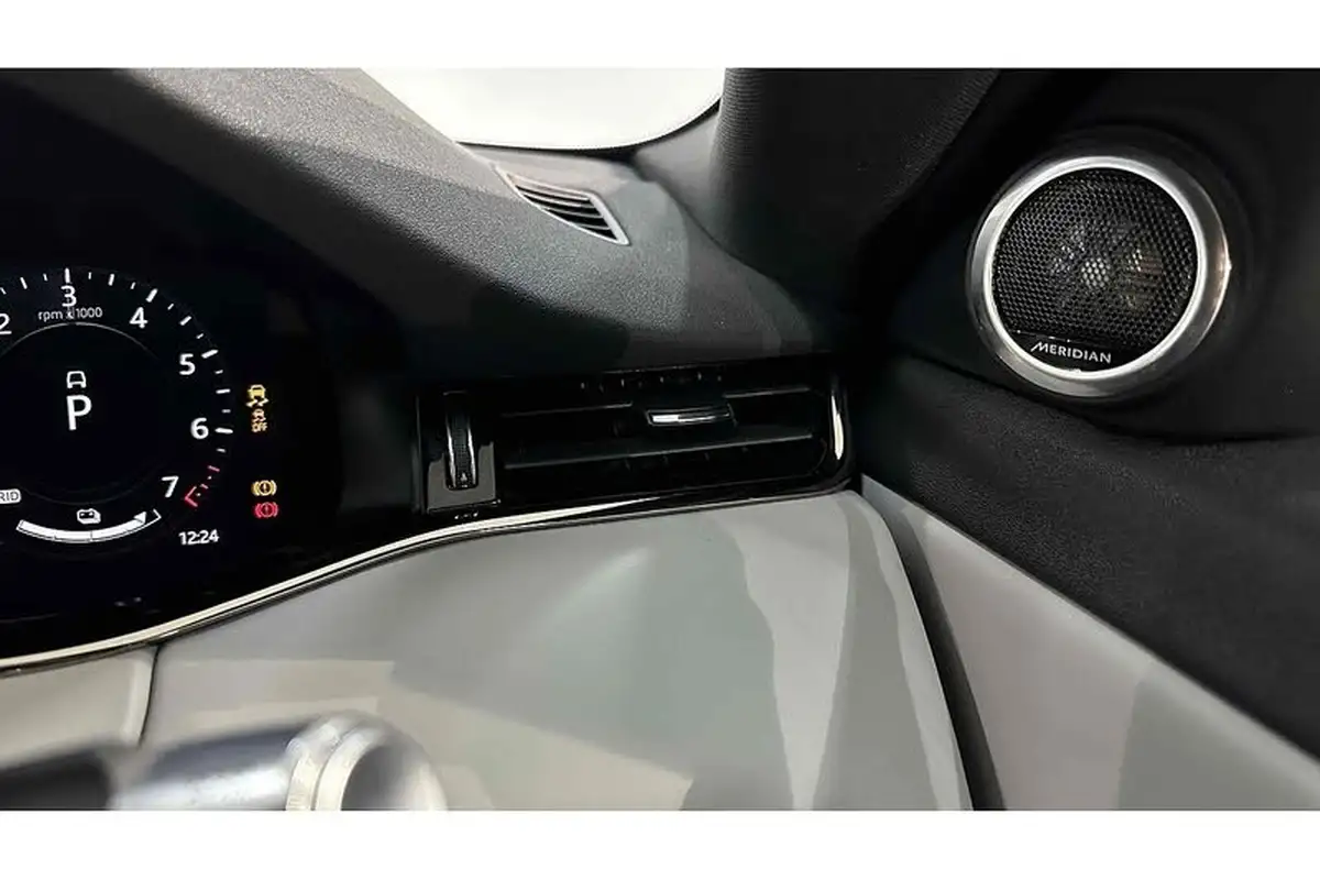 2021-land-rover-range-rover-evoque-15-p300e-r-dynamic-hse-big-40