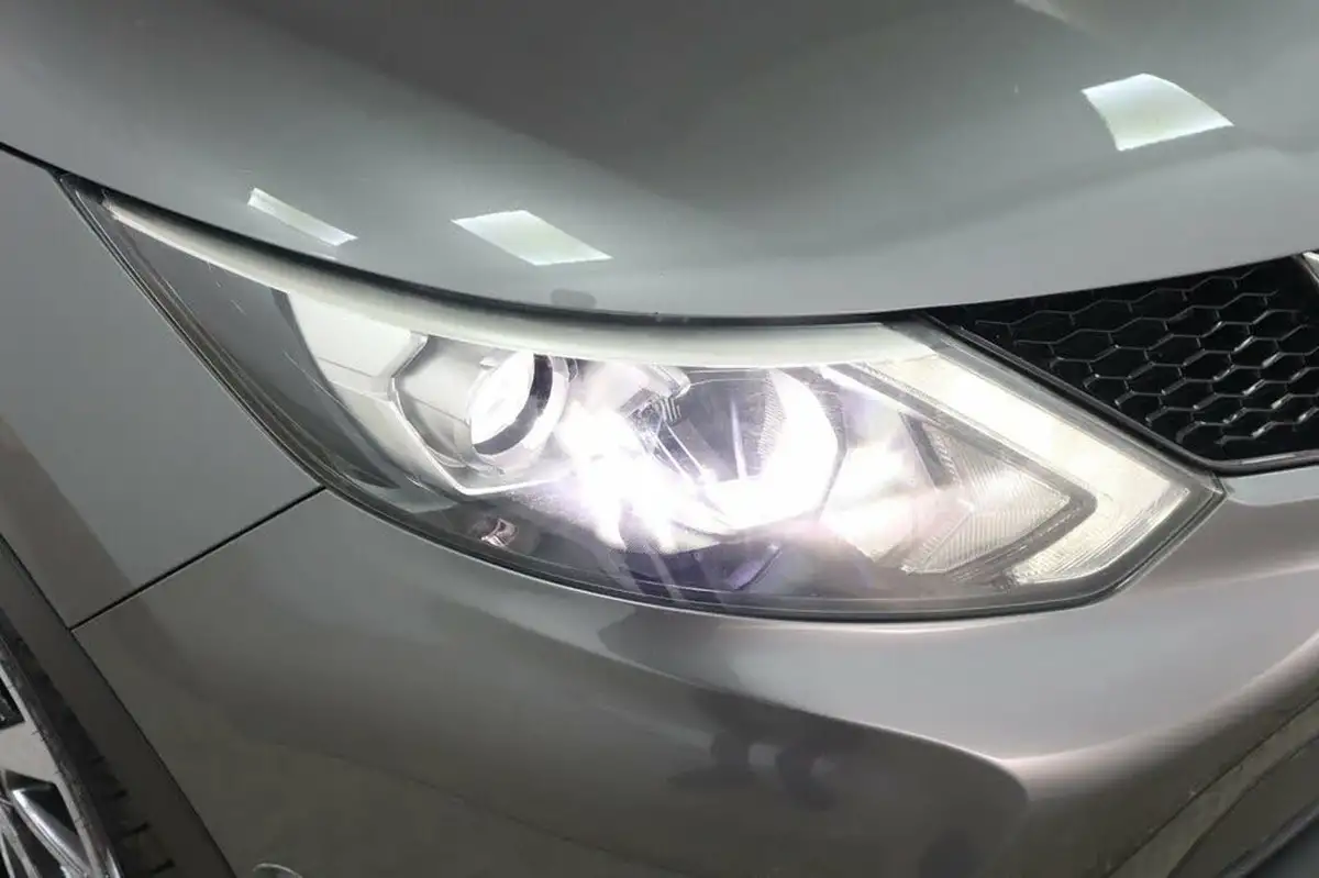 2014-nissan-qashqai-16dci-tekna-4x4-big-10