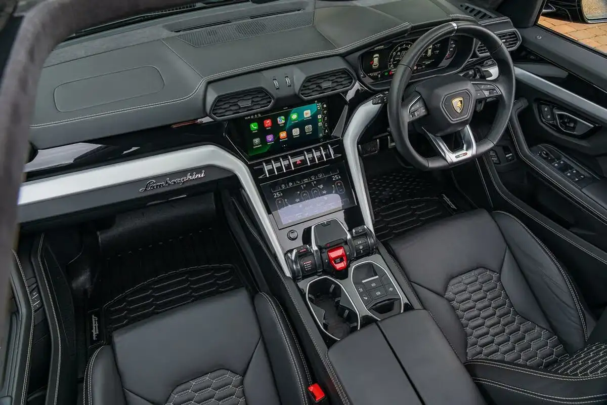 2021-lamborghini-urus-40-no-trim-big-35