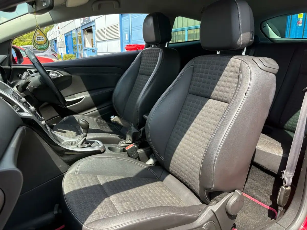 2014-vauxhall-astra-gtc-17cdti-sri-130ps-big-23