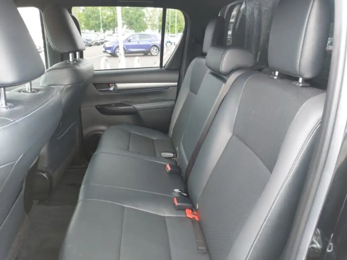 2022-toyota-hi-lux-28d-4d-invincible-x-204hpeu6d-2755cc-auto-big-5