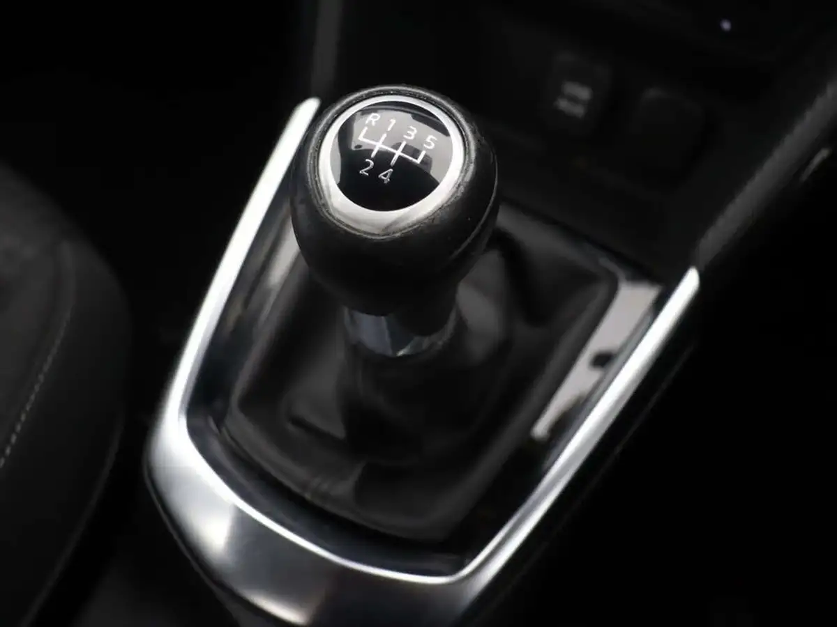 2018-mazda-mazda2-15-se-l-big-16
