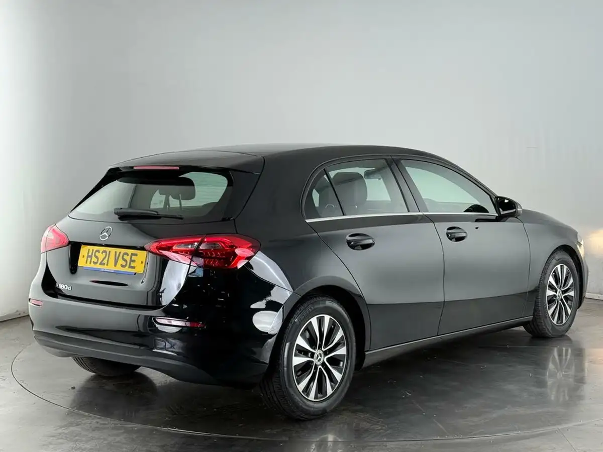 2021-mercedes-benz-a-class-20d-a180d-se-8g-dct-big-4