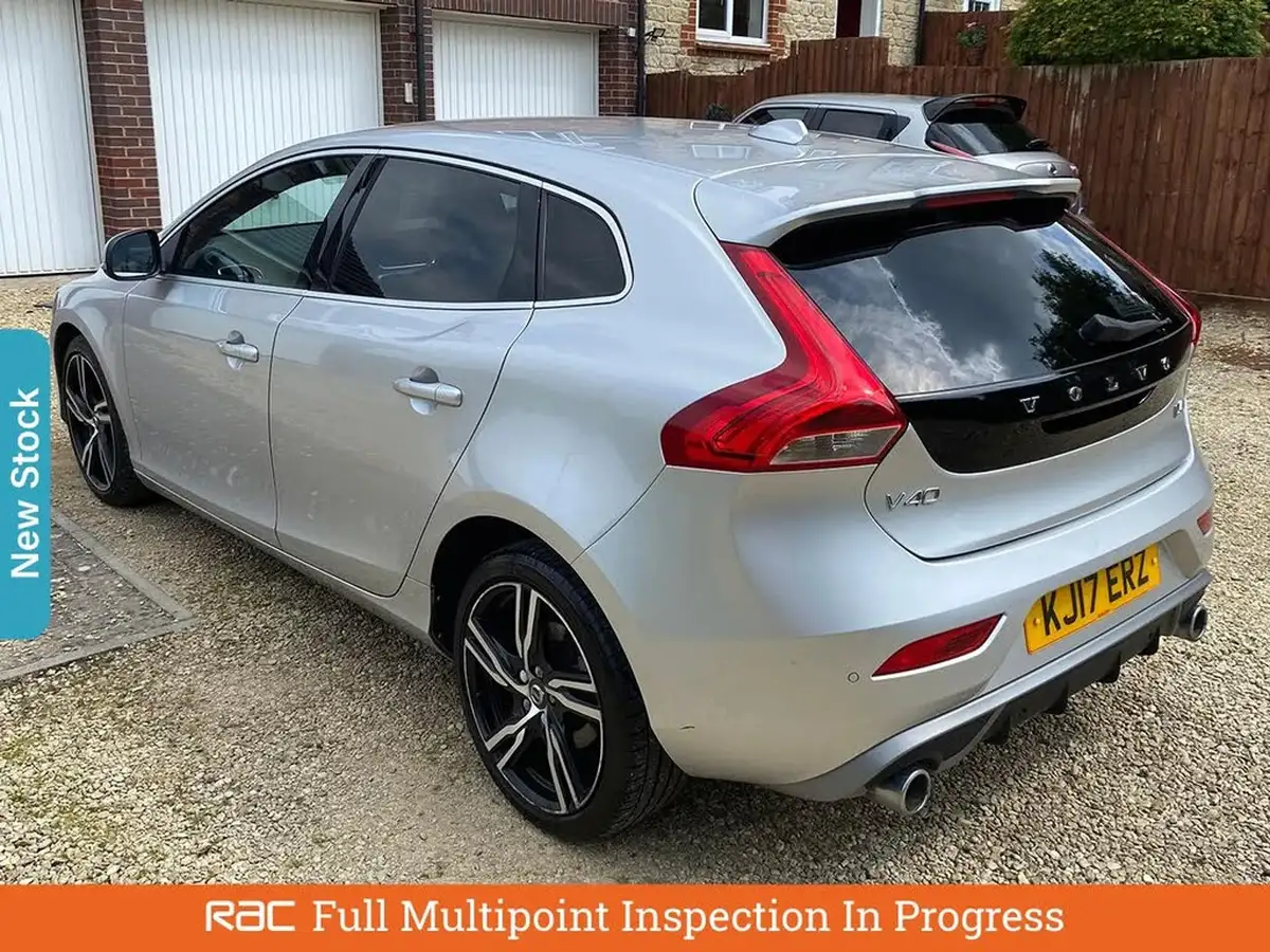 2017-volvo-v40-20td-d4-r-design-pro-big-1