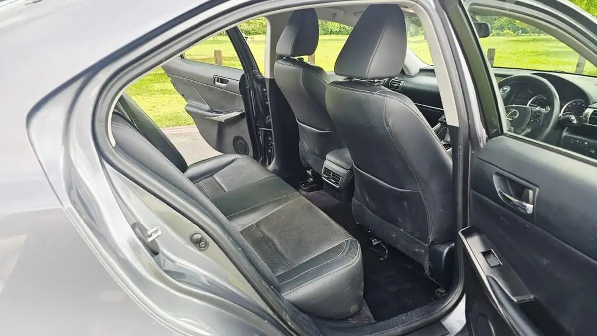 2014-lexus-is-300h-25-executive-edition-big-14