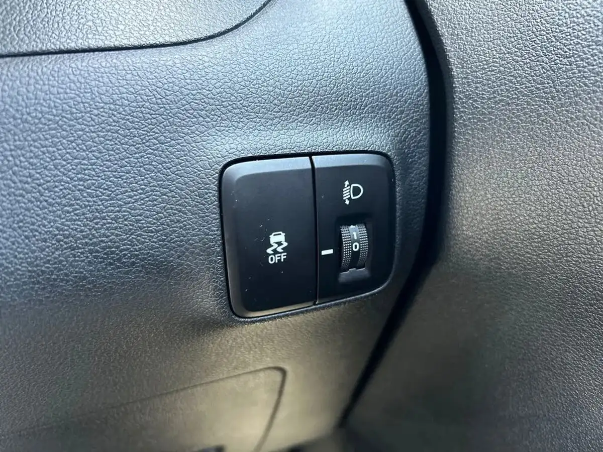 2024-hyundai-i10-10-premium-63ps-auto-big-16