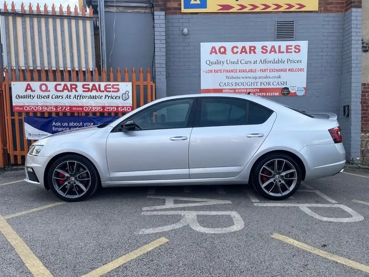 2019-skoda-octavia-20-tsi-vrs-hatchback-dsg-big-3