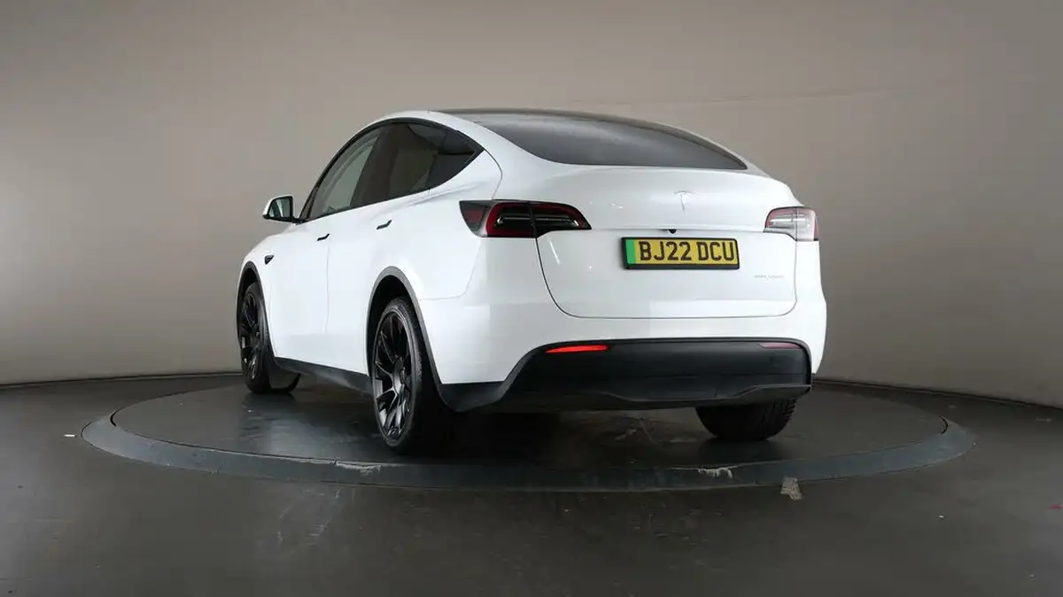 2022-tesla-model-y-e-long-range-big-56