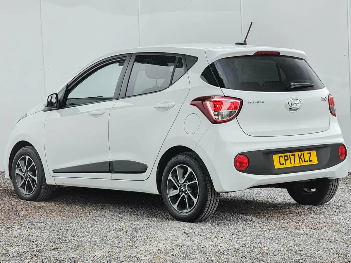 2017-hyundai-i10-10-premium-big-12