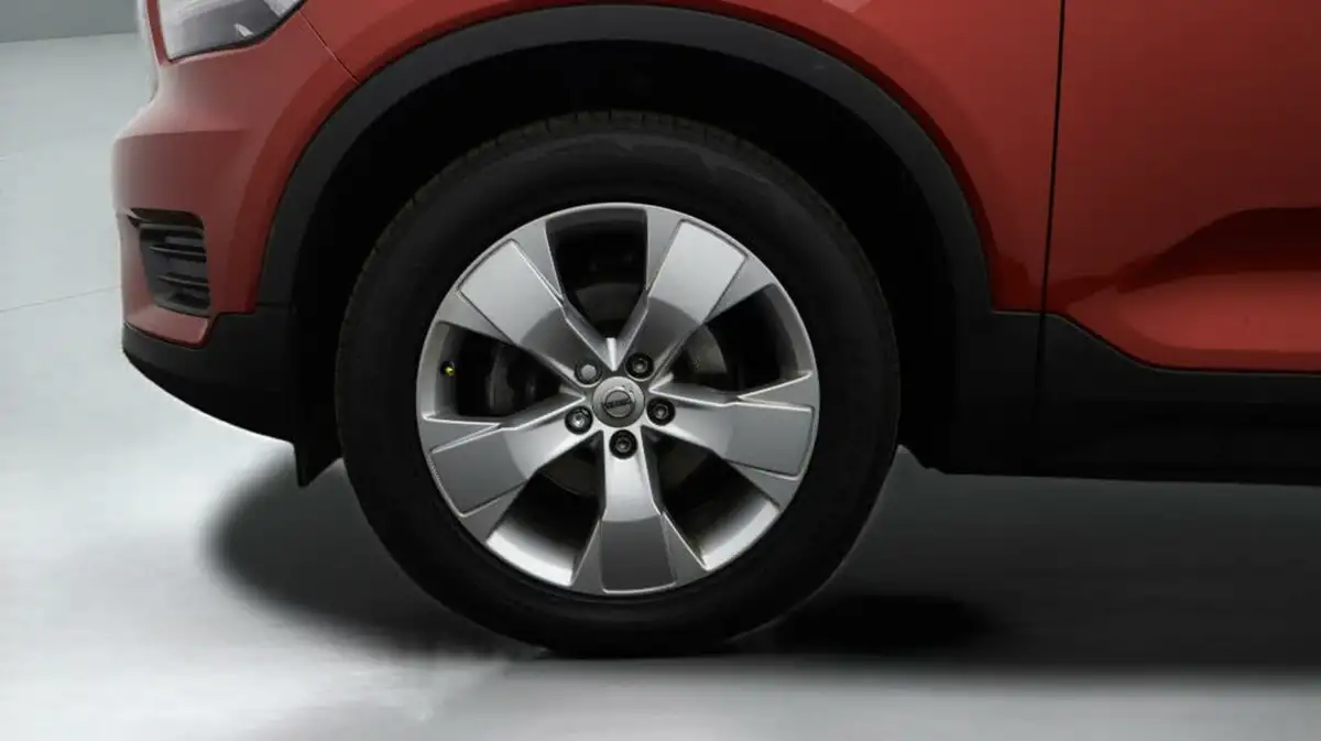 2020-volvo-xc40-20td-d3-momentum-geartronic-big-17