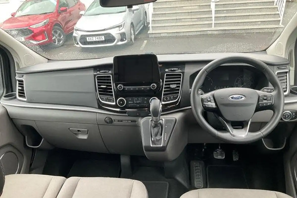 2023-ford-tourneo-custom-big-24