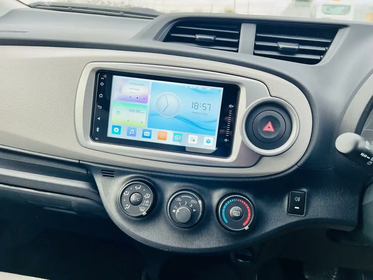 2013-toyota-yaris-big-19