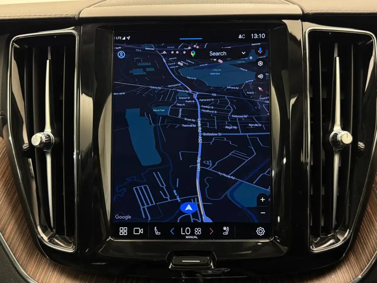 2022-volvo-xc60-20-b5-ultimate-big-28