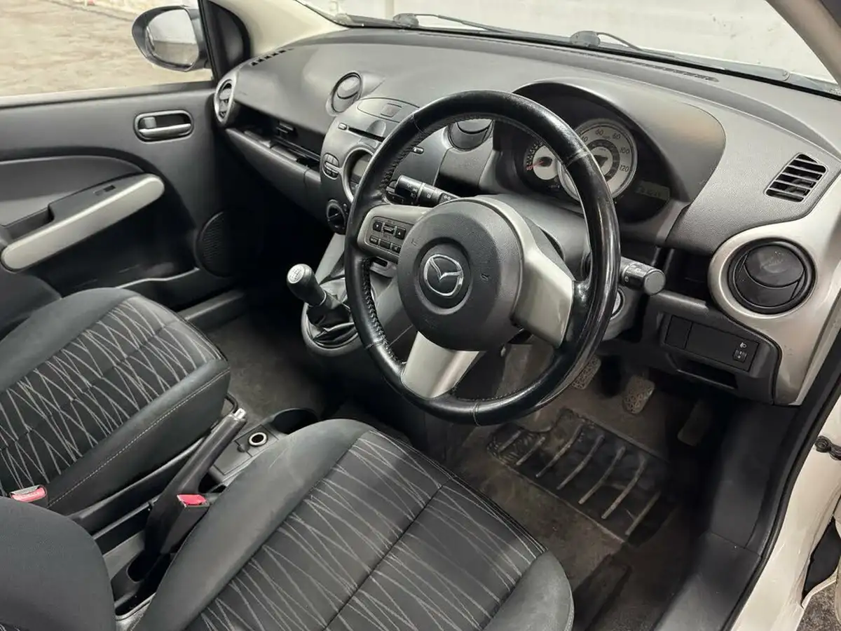 2009-mazda-mazda2-13-ts2-5d-big-39