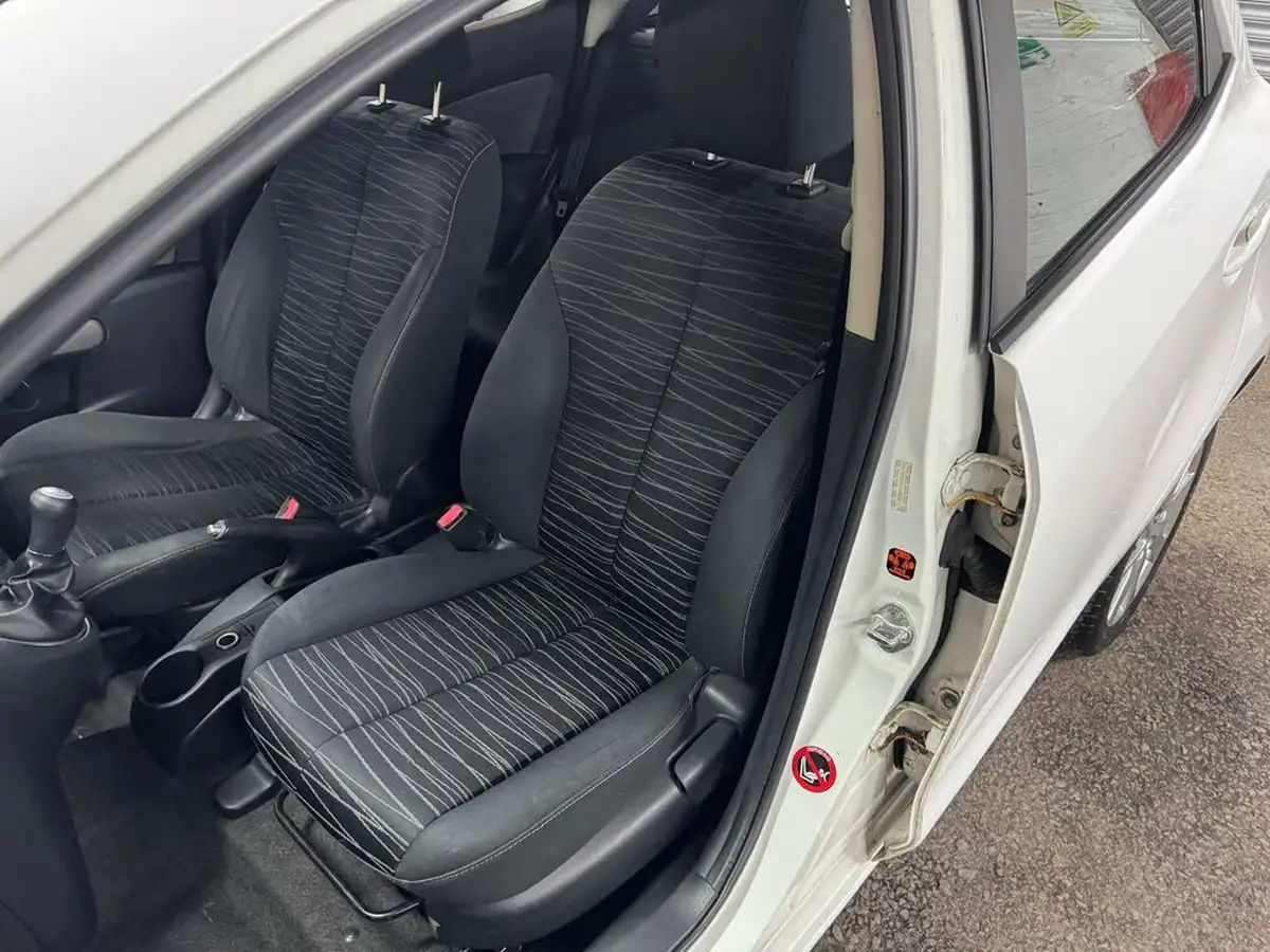 2009-mazda-mazda2-13-ts2-5d-big-15